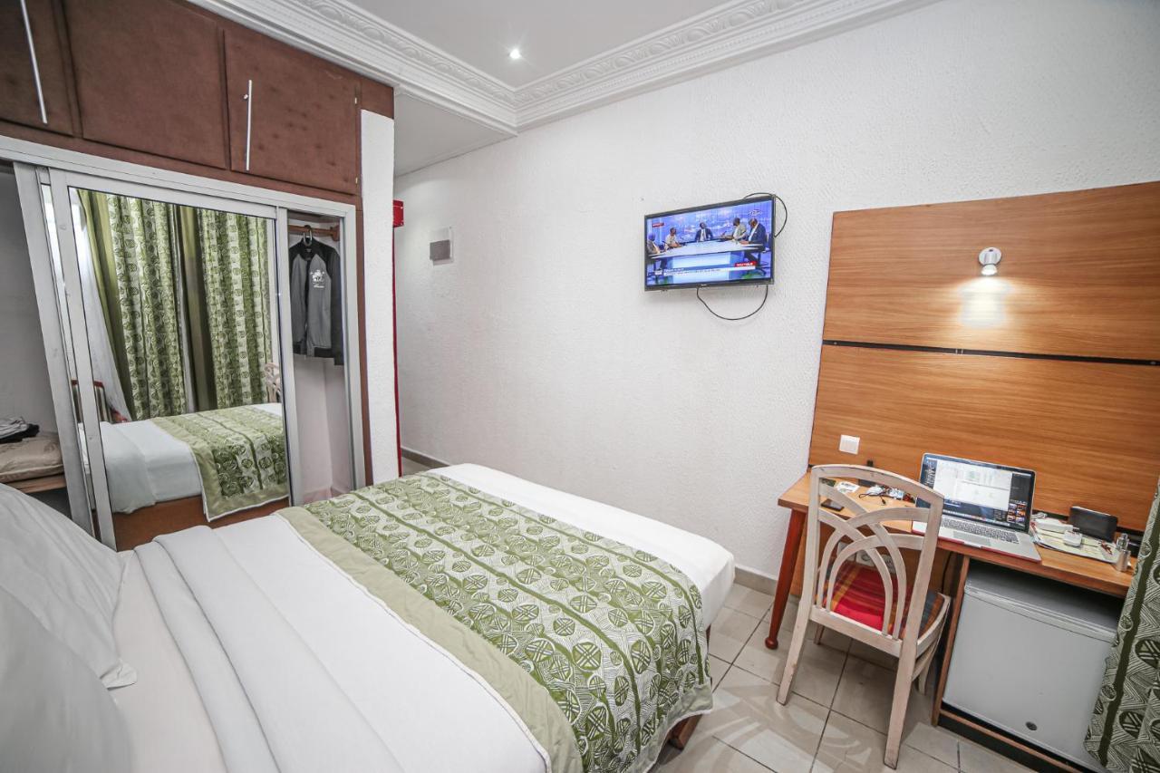 Fini Hotel Bobende Limbe Zewnętrze zdjęcie