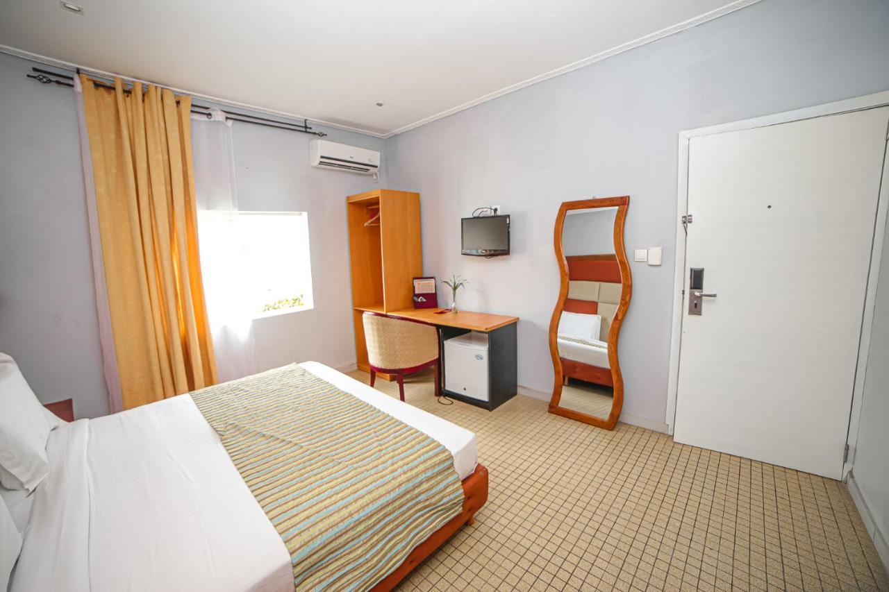 Fini Hotel Bobende Limbe Zewnętrze zdjęcie