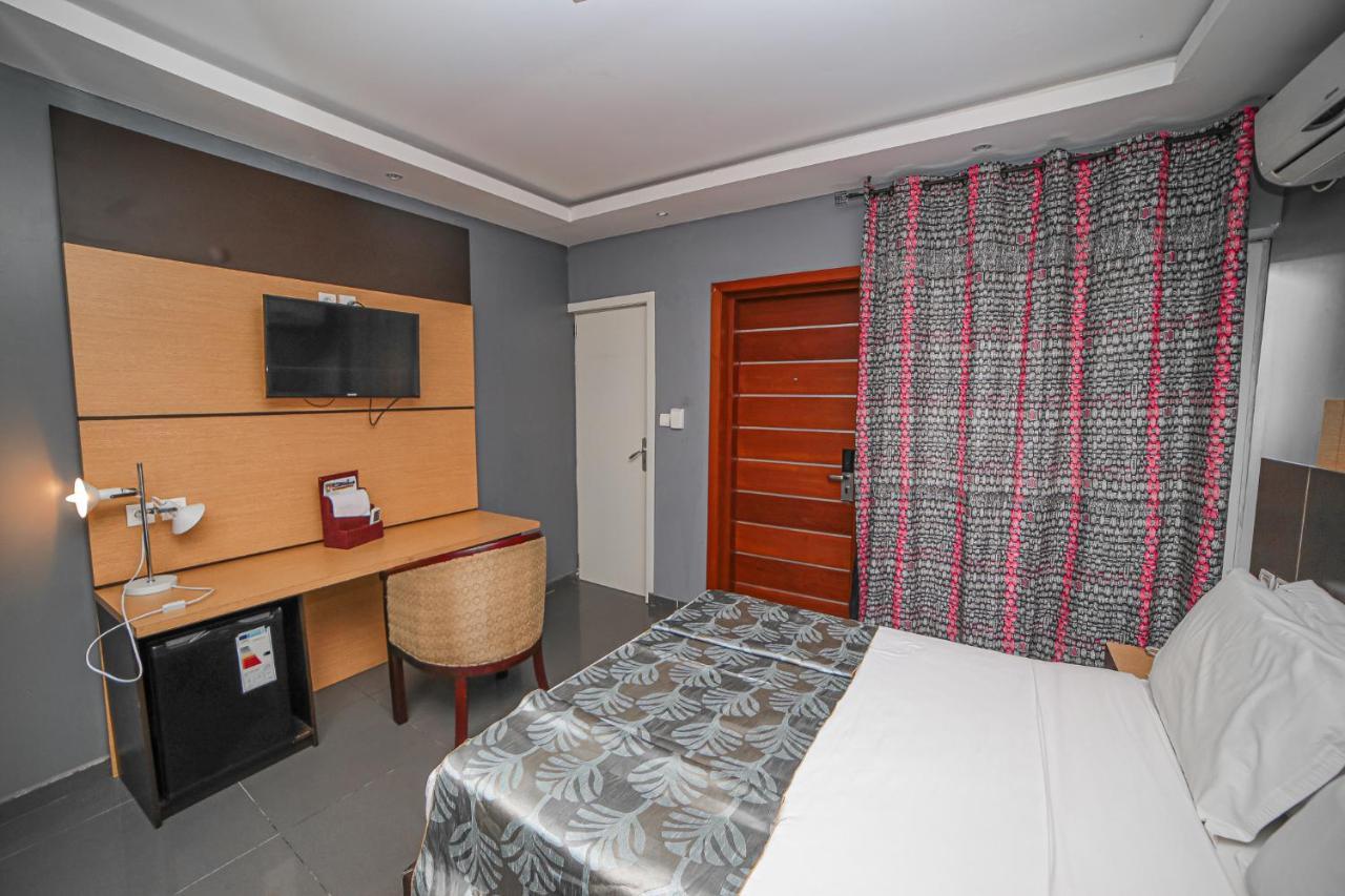 Fini Hotel Bobende Limbe Zewnętrze zdjęcie