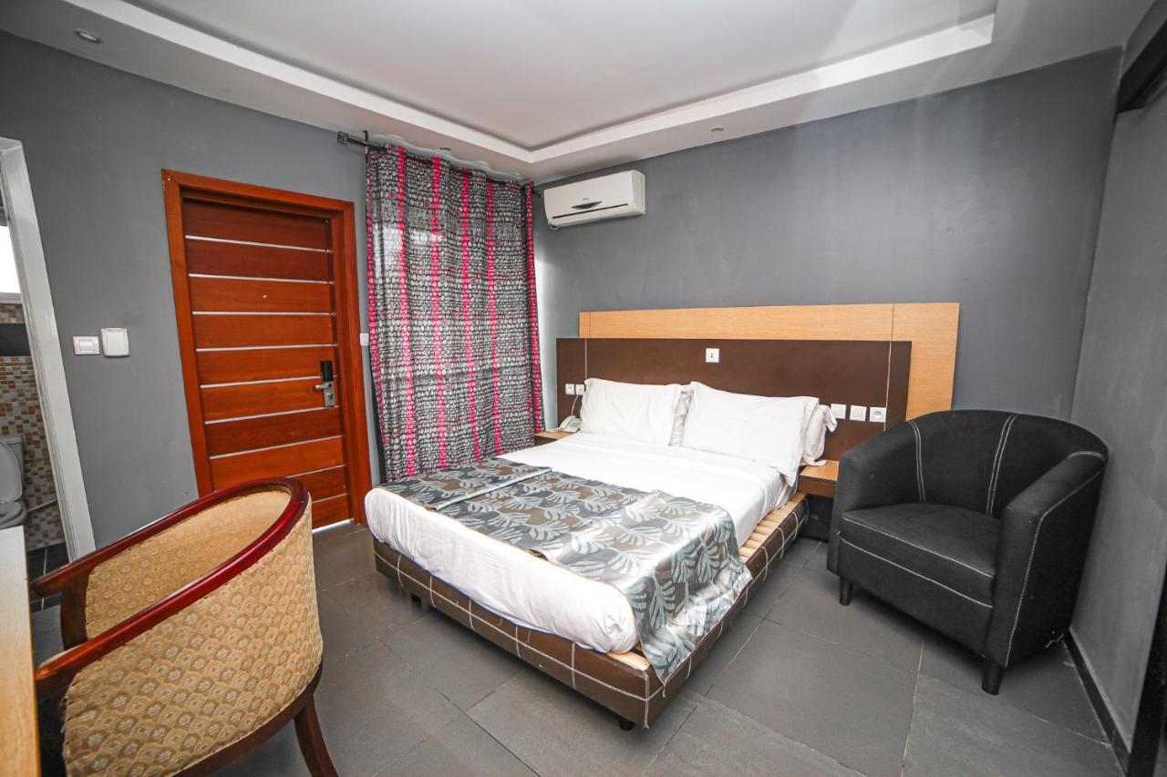 Fini Hotel Bobende Limbe Zewnętrze zdjęcie