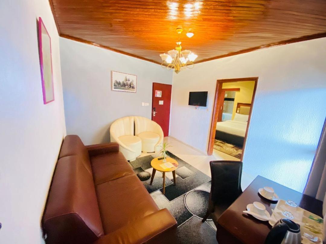 Fini Hotel Bobende Limbe Zewnętrze zdjęcie