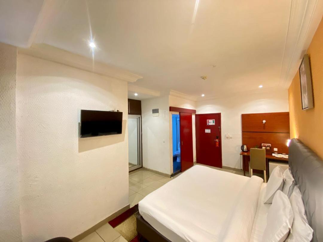 Fini Hotel Bobende Limbe Zewnętrze zdjęcie