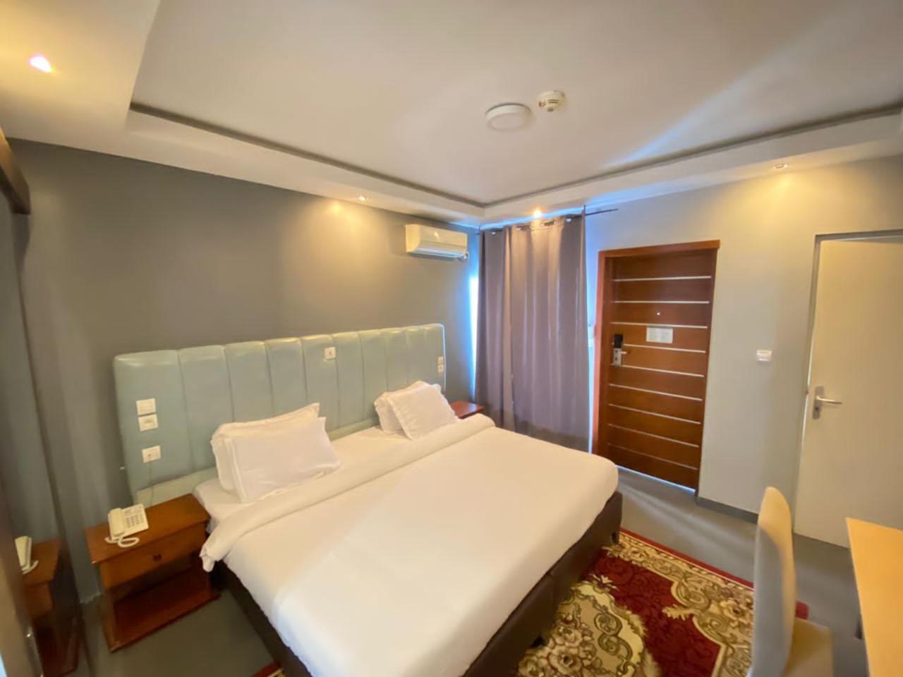 Fini Hotel Bobende Limbe Zewnętrze zdjęcie