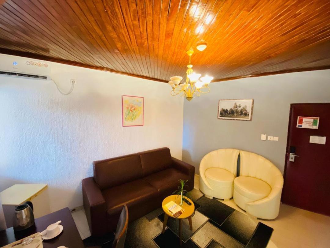 Fini Hotel Bobende Limbe Zewnętrze zdjęcie