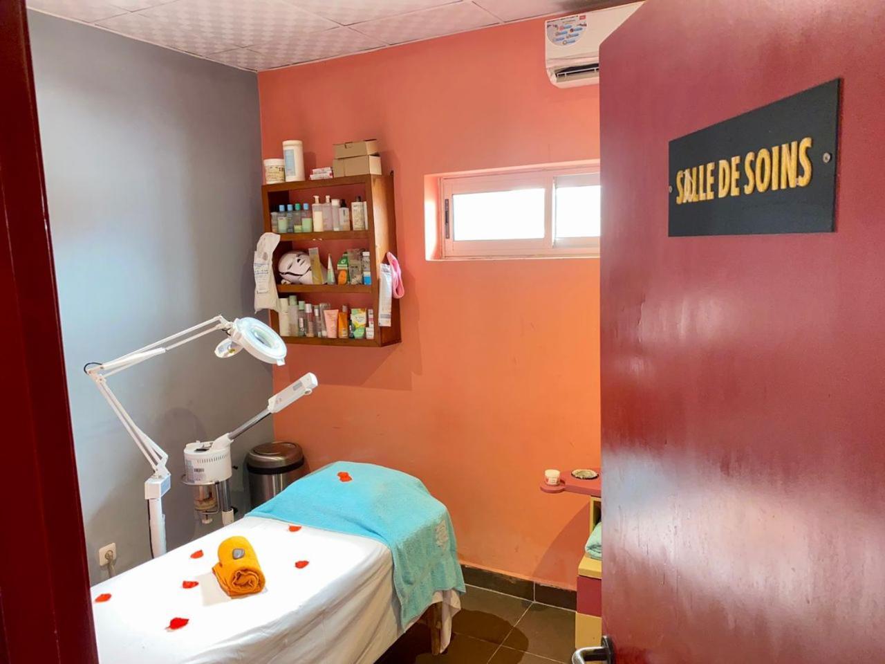 Fini Hotel Bobende Limbe Zewnętrze zdjęcie