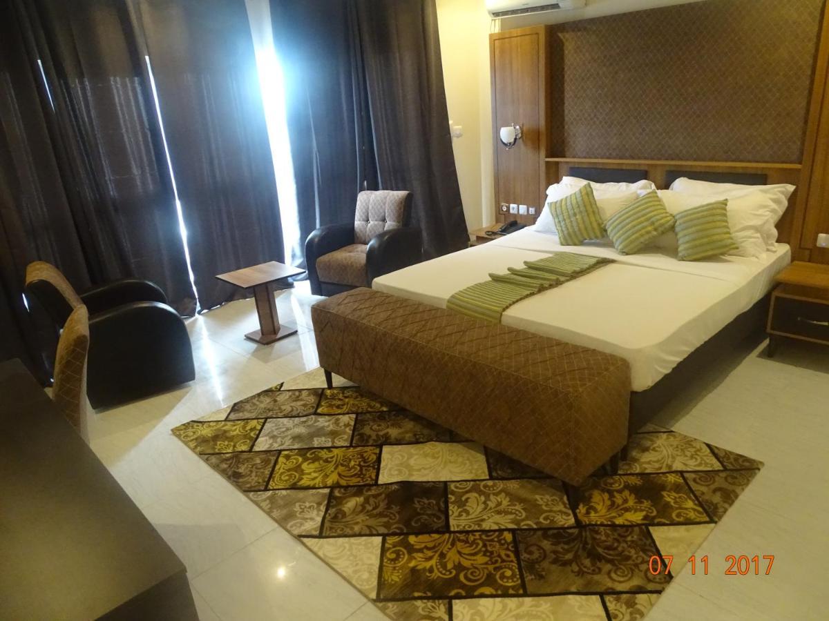Fini Hotel Bobende Limbe Zewnętrze zdjęcie